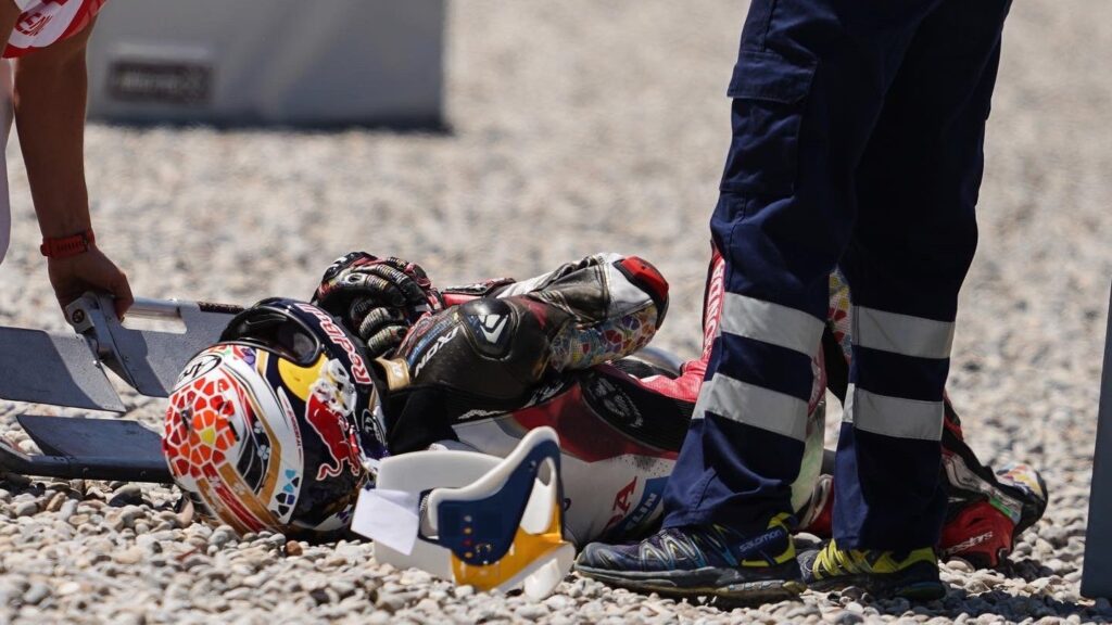 Takaaki Nakagami saat crash di MotoGP Catalan.* (FOTO: Twitter @takanakagami30) 